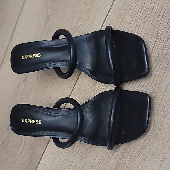 Woman's Express Heels - Picture 2 of 5